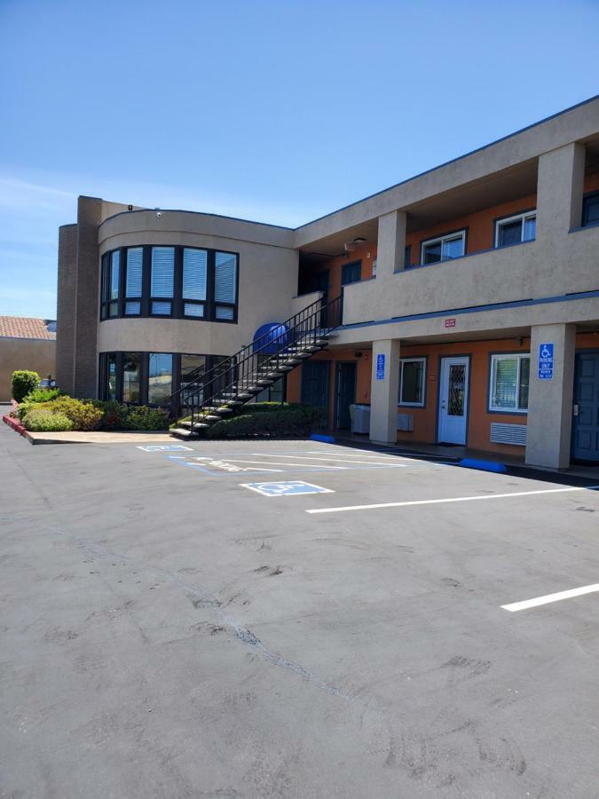 Good Living Inn San Carlos Bagian luar foto